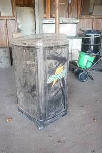lot 396 image: Gatorade beverage cooler