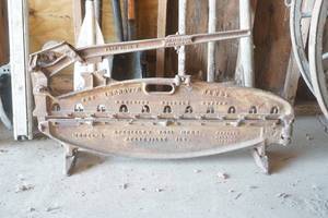 lot 400 image: Vintage shingle cutter