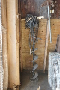 lot 405 image: 12v auger