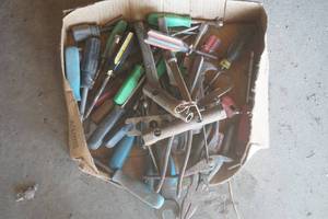 lot 406 image: Assorted Hand Tools