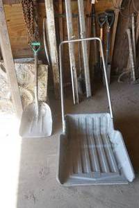 lot 409 image: Snow Scoop & Shovel