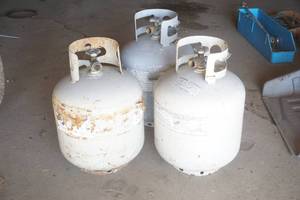 lot 417 image: Set of 3 Propane Tanks