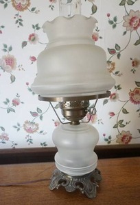 lot 422 image: vintage lamp