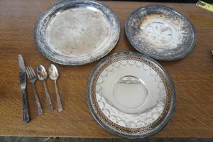 lot 424 image: Silver platters&plateware