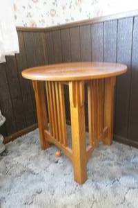 lot 425 image: Round Corner table