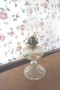 lot 435 image: Vintage Kerosene Lamp