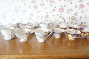 lot 447 image: Teacup and Saucers-Sugar cups