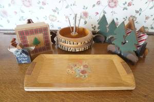 lot 450 image: Wooden Cabin Decor
