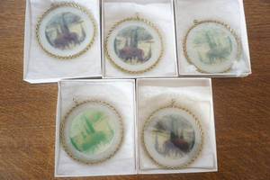 lot 451 image: Glass Bison Ornaments