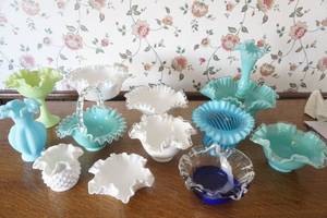lot 452 image: Fenton Glass Ruffle Style