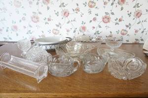 lot 453 image: Assorted Fancy Glassware