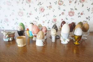 lot 457 image: Egg Holders and decorative & Granite eggs