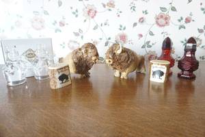 lot 462 image: Salt and pepper shakers