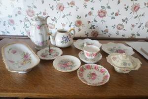 lot 464 image: Fine Flower China