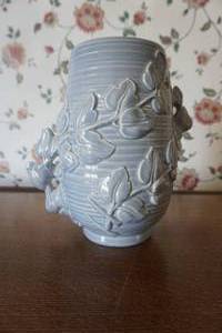 lot 469 image: Redwing vase