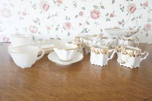 lot 481 image: Salisbury England White wgold trim China set