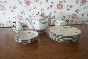 lot 489 image: China Tea Set