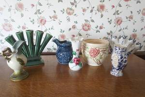 lot 493 image: Pottery