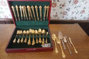 lot 494 image: Gold Toned Flatware