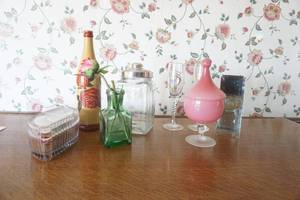 lot 499 image: Assorted Glass Decor