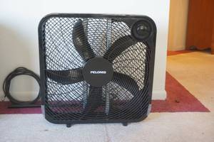 lot 520 image: Pelonis Box Fan