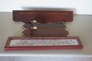 lot 532 image: Plate Rail shelf-Wall Sconces-Framed decor