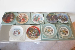 lot 539 image: Norman Rockwell Avon Plates
