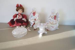 lot 553 image: Porcelain Figurines-Doll-Small Glass