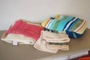 lot 566 image: Assorted Towels
