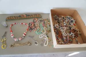 lot 573 image: Jewelry Rack & Assorted Jewelry