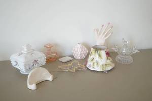 lot 579 image: Ring Boxes & Displays