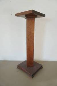 lot 582 image: Display Pedestal