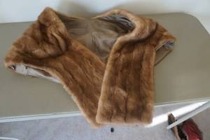 lot 584 image: mink Fur Cape