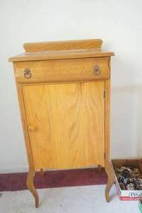 lot 591 image: Oak Cabinet
