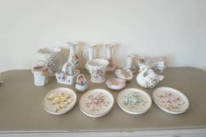 lot 594 image: Porcelain Decor