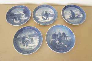 lot 597 image: Avon Collector Plates
