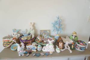 lot 598 image: Easter Decoration