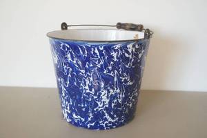 lot 600 image: Enamel Pail