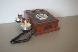 lot 605 image: Replica Vintage Telephone