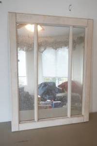 lot 606 image: Rustic Wood Framed Mirror