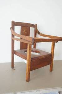 lot 611 image: Vintage childrens Commode
