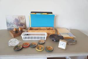 lot 612 image: Office Supplies & Decor