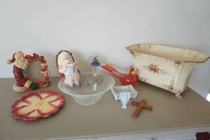 lot 614 image: Assorted Home Decor
