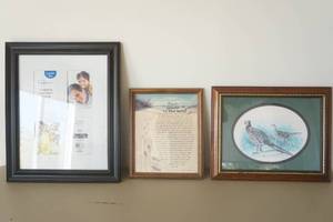 lot 638 image: Wall decor