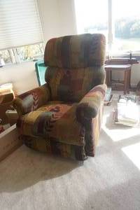 lot 640 image: Lazy Boy Reclining Chair