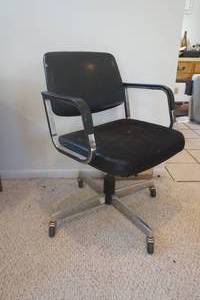 lot 643 image: Black Roller Desk Chair