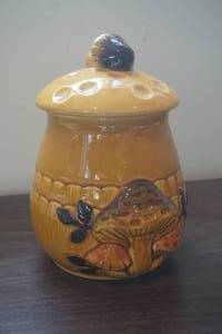 lot 660 image: Mushroom Cookie Jar