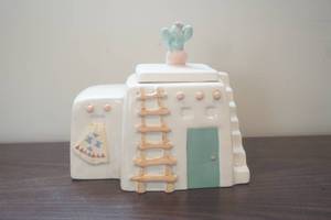 lot 667 image: Pueblo Cookie jar
