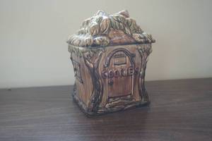 lot 668 image: House Cookie Jar