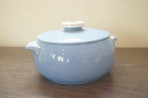 lot 681 image: Blue Pot